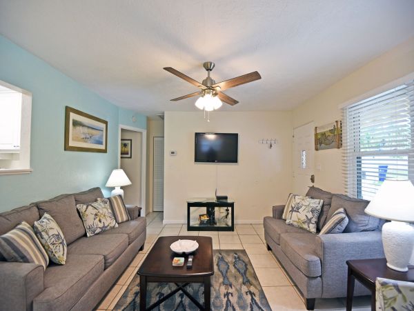 Beachside Vacation Rental Cottage with Heated Pool 8 Guests
