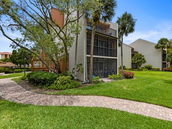 Short Walk to Beach Siesta Key Vacation Condo Three Bedroom