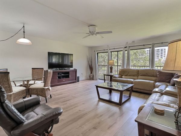 Short Walk to Beach Siesta Key Vacation Condo Three Bedroom