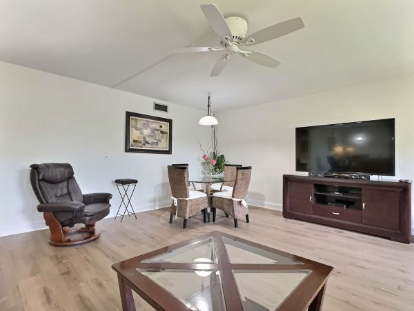 Short Walk to Beach Siesta Key Vacation Condo Three Bedroom