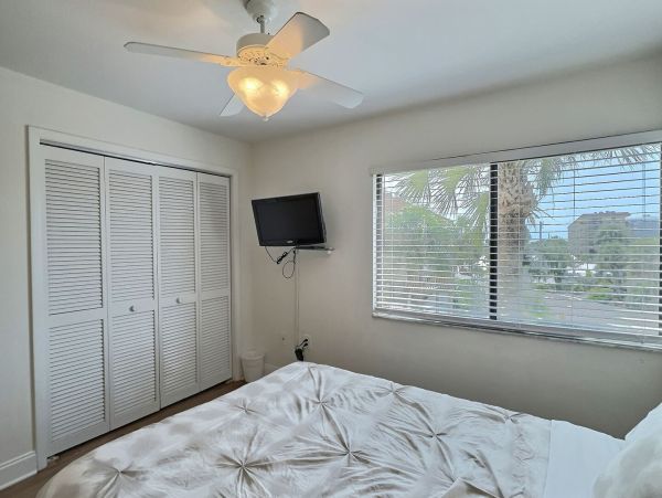 Short Walk to Beach Siesta Key Vacation Condo Three Bedroom