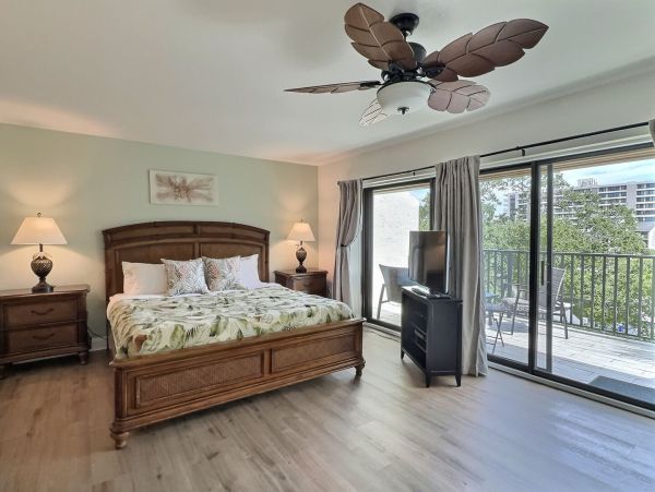 Short Walk to Beach Siesta Key Vacation Condo Three Bedroom
