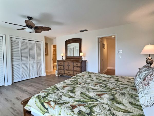 Short Walk to Beach Siesta Key Vacation Condo Three Bedroom