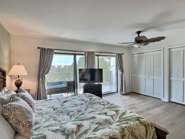 Short Walk to Beach Siesta Key Vacation Condo Three Bedroom