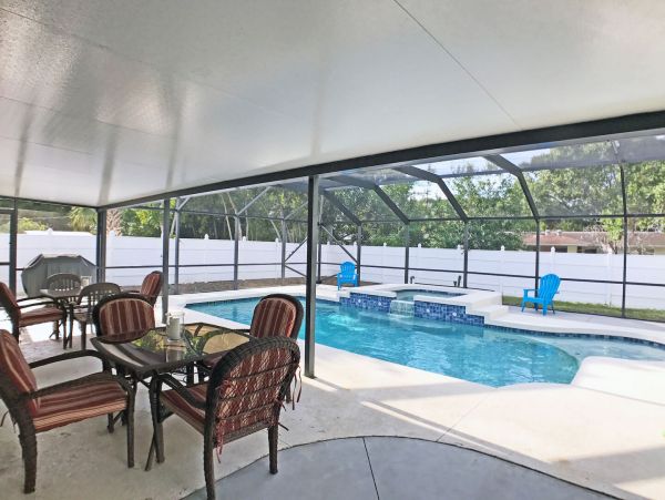 Caged Pool Sarasota Vacation Home Three Bedrooms Sleeps 6