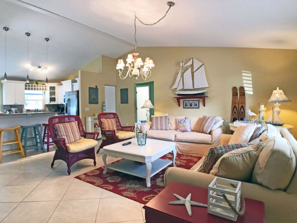 Caged Pool Sarasota Vacation Home Three Bedrooms Sleeps 6