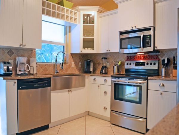 Caged Pool Sarasota Vacation Home Three Bedrooms Sleeps 6