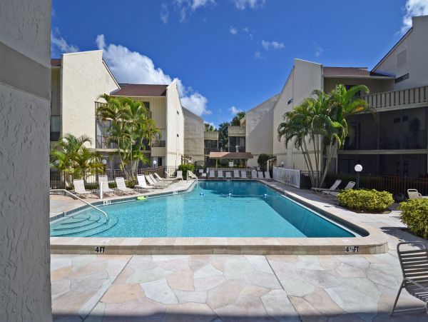Lovely Bay to Beach Siesta Key Condo.