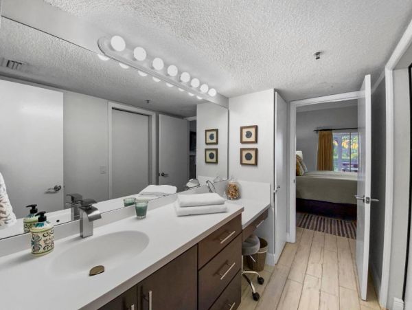 Siesta Key Vacation Rental: Spacious 3-Bedroom Townhome