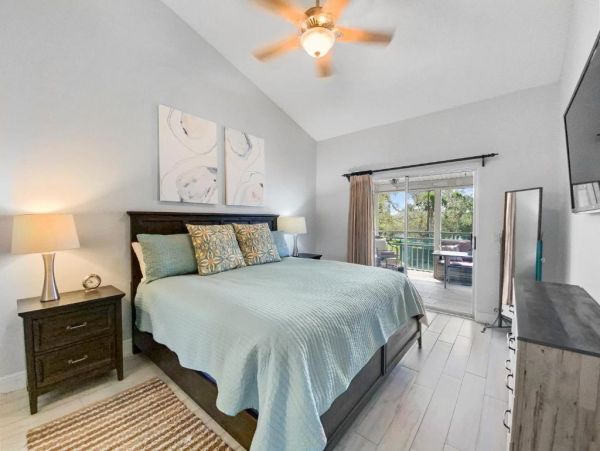 Siesta Key Vacation Rental: Spacious 3-Bedroom Townhome