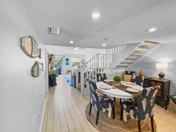 Siesta Key Vacation Rental: Spacious 3-Bedroom Townhome