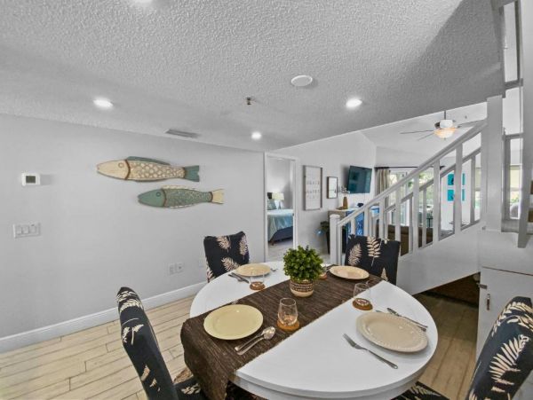 Siesta Key Vacation Rental: Spacious 3-Bedroom Townhome