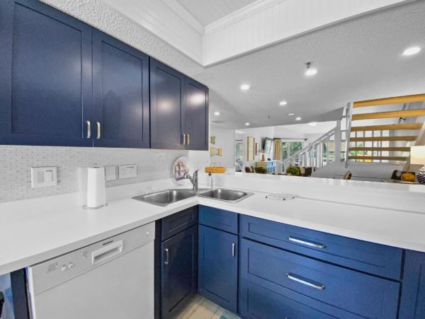 Siesta Key Vacation Rental: Spacious 3-Bedroom Townhome