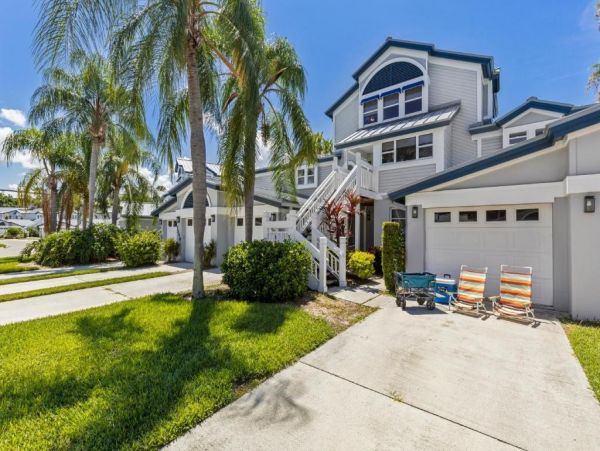 Siesta Key Vacation Rental: Spacious 3-Bedroom Townhome