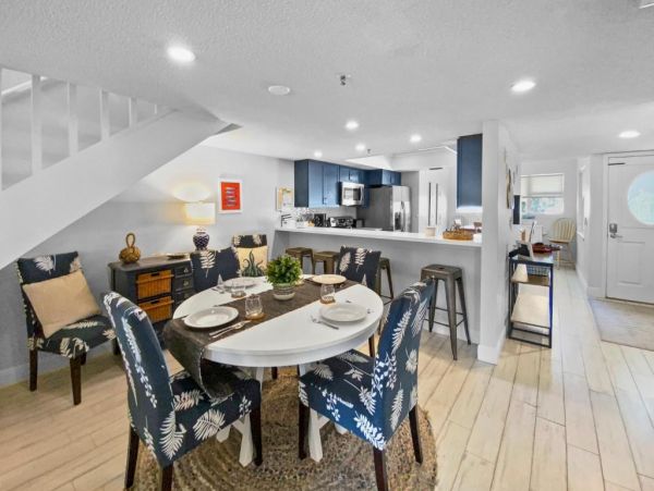 Siesta Key Vacation Rental: Spacious 3-Bedroom Townhome