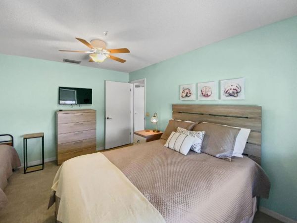 Siesta Key Vacation Rental: Spacious 3-Bedroom Townhome