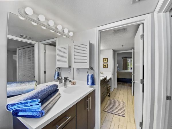 Siesta Key Vacation Rental: Spacious 3-Bedroom Townhome