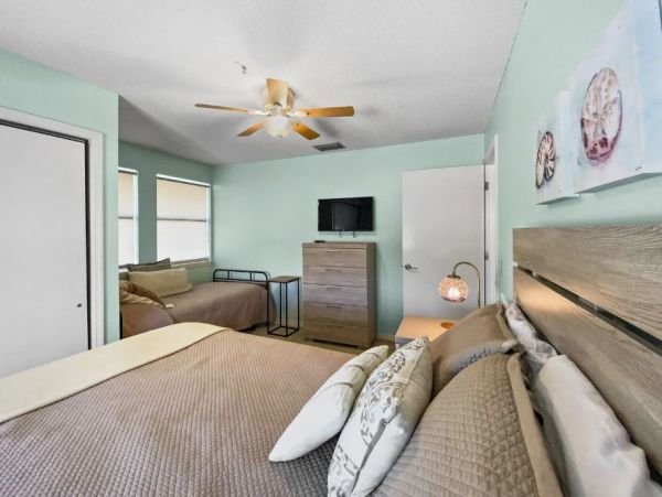 Siesta Key Vacation Rental: Spacious 3-Bedroom Townhome