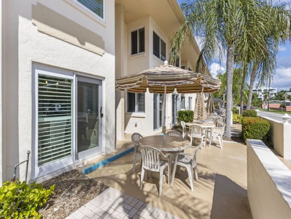 Two Bedroom Condo on Siesta Key Sleeps Six Guests