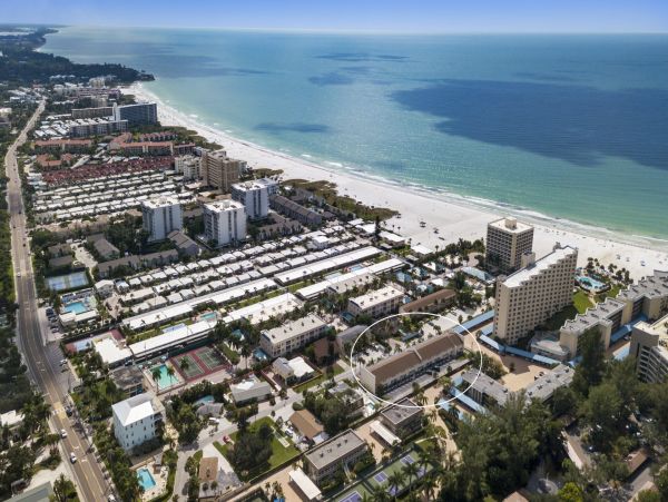 Two Bedroom Condo on Siesta Key Sleeps Six Guests