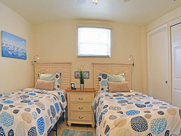 Two Bedroom Holmes Beach Vacation Condo Steps To Beach