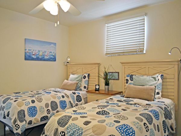 Two Bedroom Holmes Beach Vacation Condo Steps To Beach