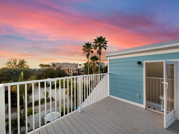 Luxury Island Retreat Awaits in this Siesta Key Pool Home