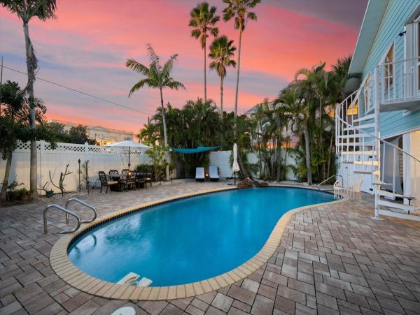 Luxury Island Retreat Awaits in this Siesta Key Pool Home