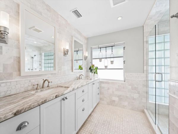 Luxury Island Retreat Awaits in this Siesta Key Pool Home