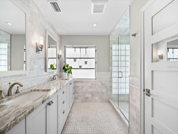 Luxury Island Retreat Awaits in this Siesta Key Pool Home