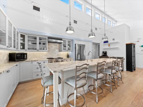 Luxury Island Retreat Awaits in this Siesta Key Pool Home