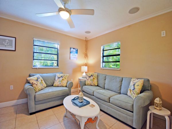 Lovely 2 Bedroom Rental in Bradenton Beach
