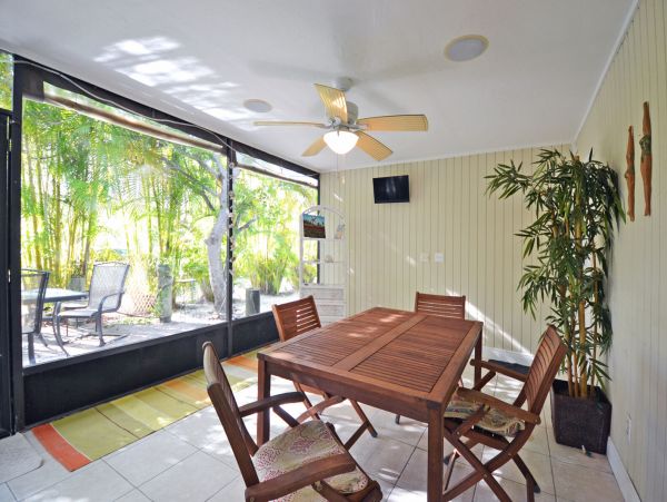 Lovely 2 Bedroom Rental in Bradenton Beach