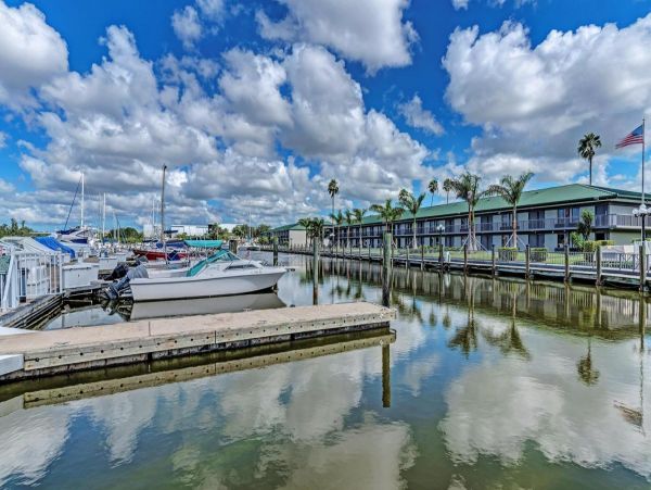 Waterfront Vacation Condo Downtown Sarasota