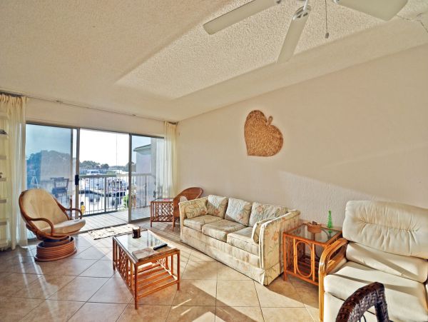 Waterfront Vacation Condo Downtown Sarasota