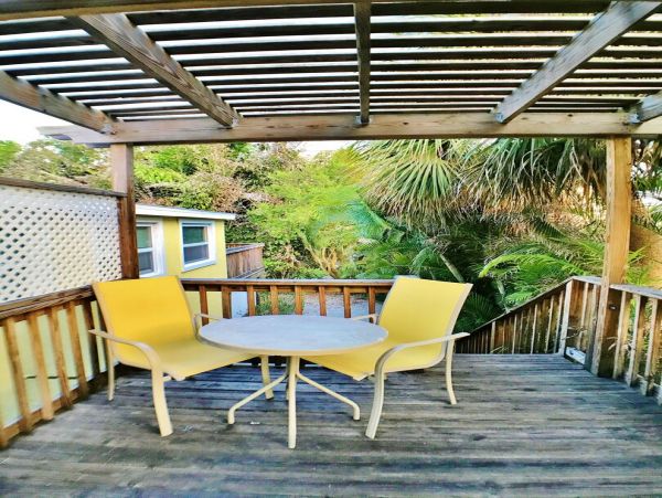 Bradenton Beach Vacation Condo Two Bedroom Walk to Beach
