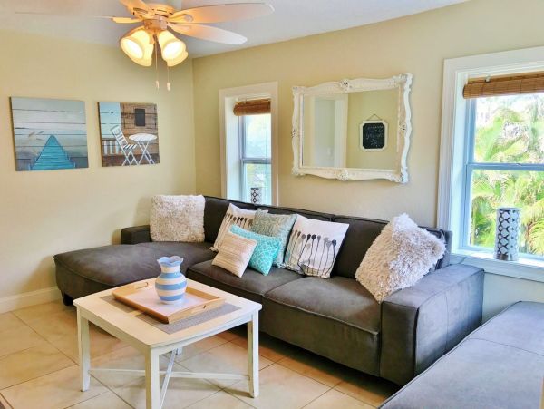 Bradenton Beach Vacation Condo Two Bedroom Walk to Beach