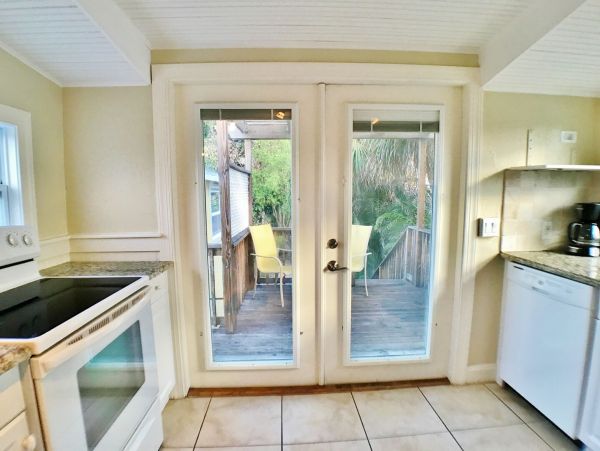 Bradenton Beach Vacation Condo Two Bedroom Walk to Beach