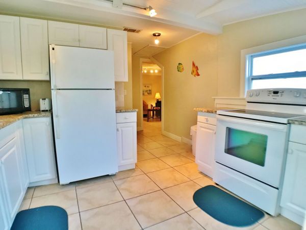 Bradenton Beach Vacation Condo Two Bedroom Walk to Beach