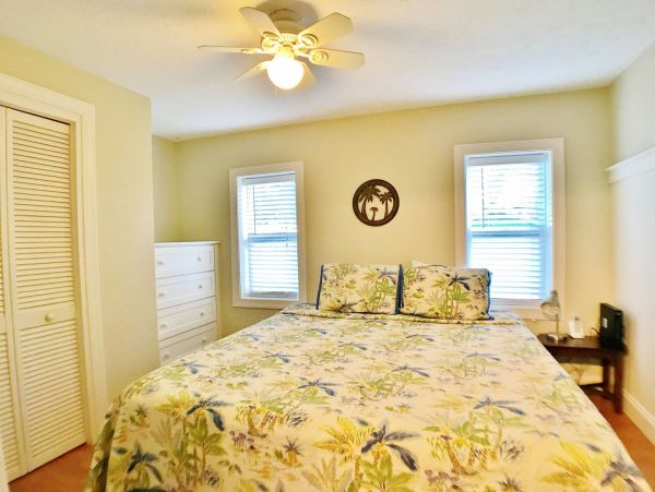 Bradenton Beach Vacation Condo Two Bedroom Walk to Beach