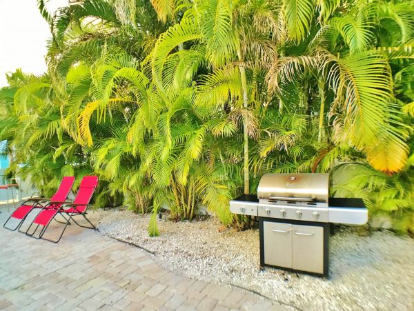 Bradenton Beach Vacation Condo Two Bedroom Walk to Beach