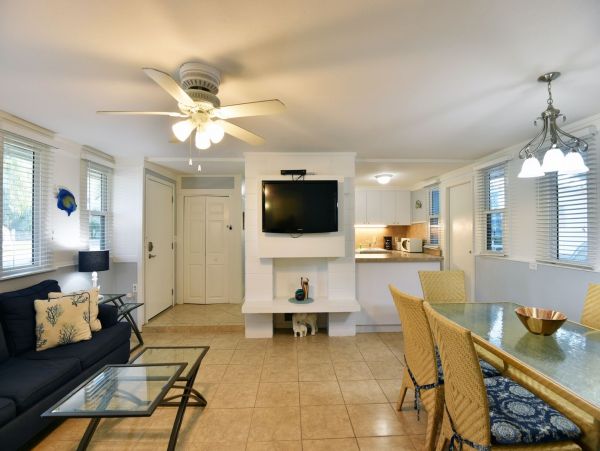 Siesta Key Cottage, 3 Bedrooms, Walk To Beach, Community Pool