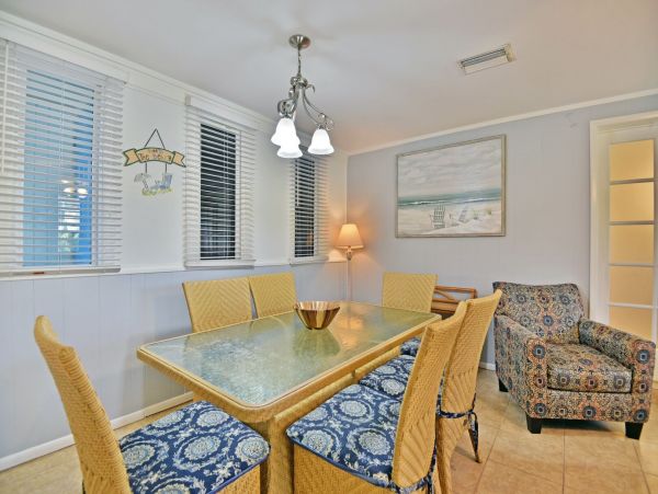 Siesta Key Cottage, 3 Bedrooms, Walk To Beach, Community Pool