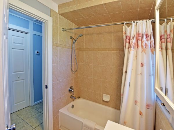 Siesta Key Cottage, 3 Bedrooms, Walk To Beach, Community Pool