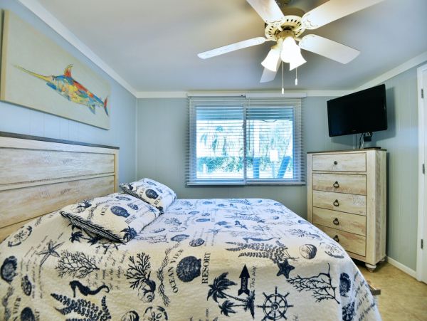 Siesta Key Cottage, 3 Bedrooms, Walk To Beach, Community Pool