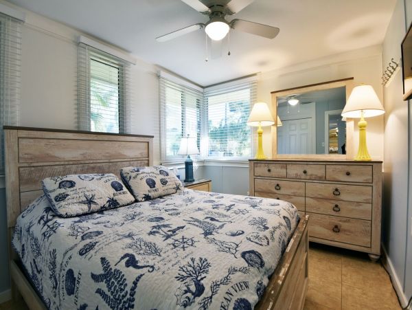 Siesta Key Cottage, 3 Bedrooms, Walk To Beach, Community Pool