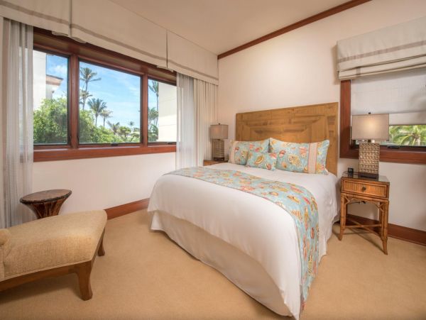 Luxury Vacation End Condo with Ocean Views and Pool