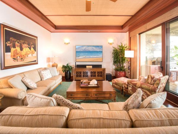 Luxury Vacation End Condo with Ocean Views and Pool