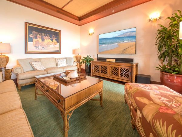 Luxury Vacation End Condo with Ocean Views and Pool