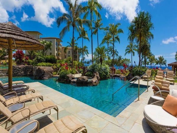 Luxury Vacation End Condo with Ocean Views and Pool